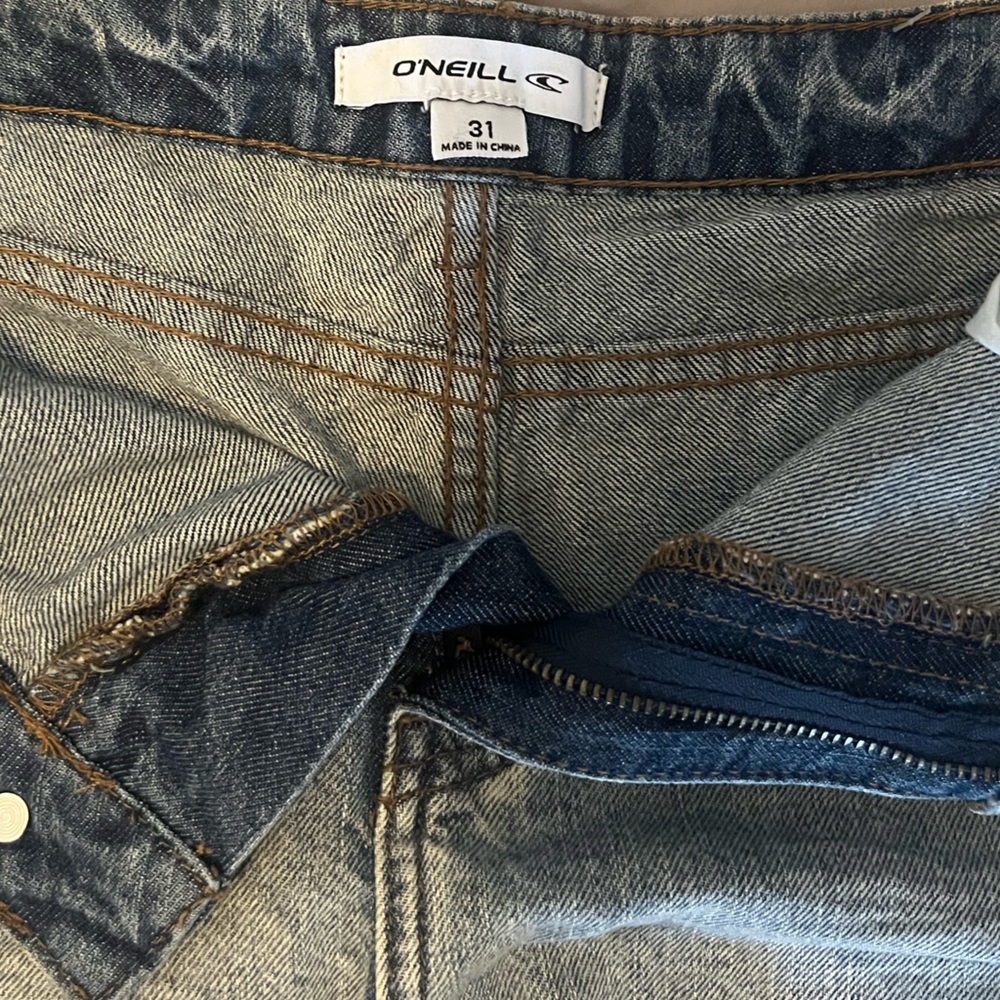 Distressed denim O’Neill jean shorts. New without tags. - Picture 5 of 6